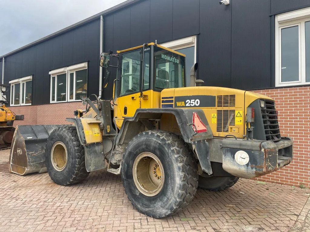 Komatsu WA250-5