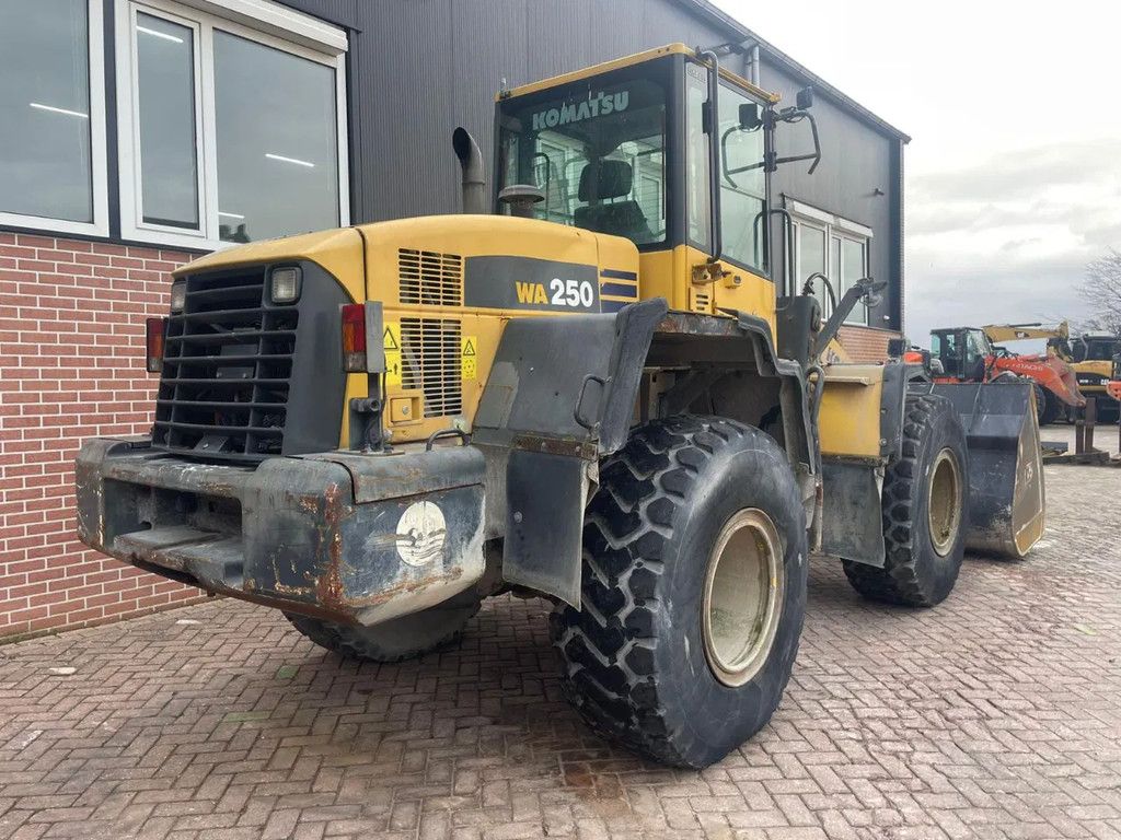 Komatsu WA250-5