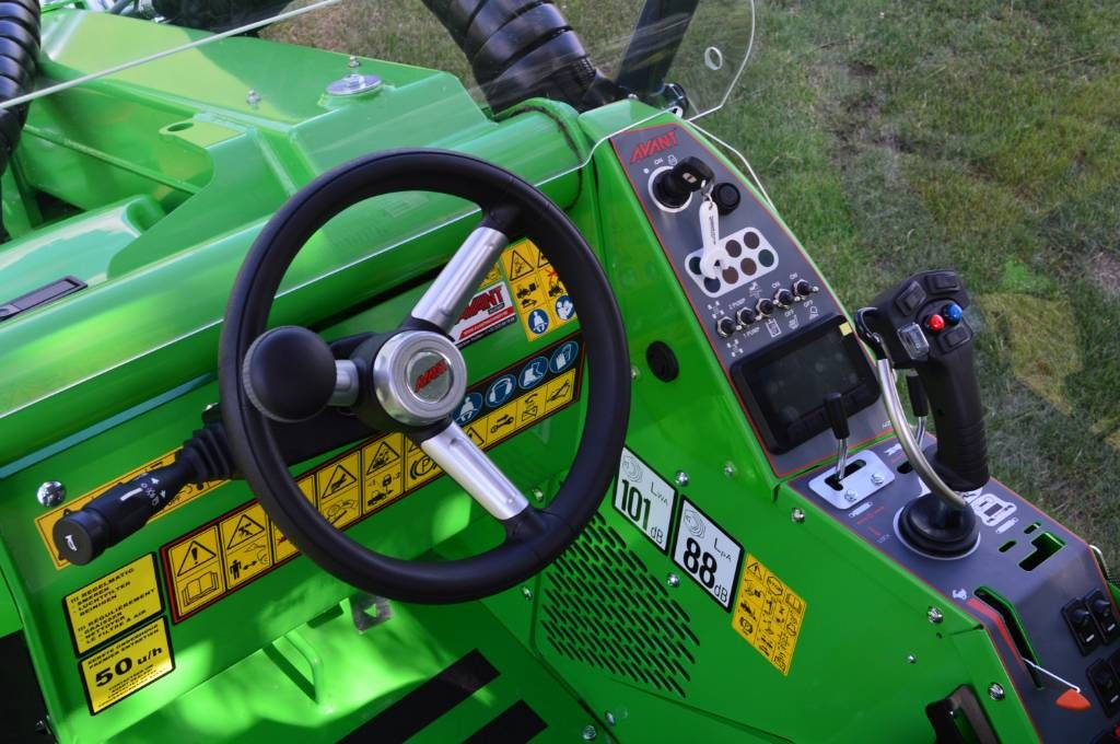 Avant 855i TDS Kniklader/Shovel