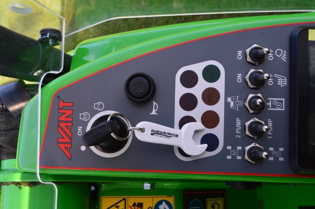 Avant 855i TDS Kniklader/Shovel