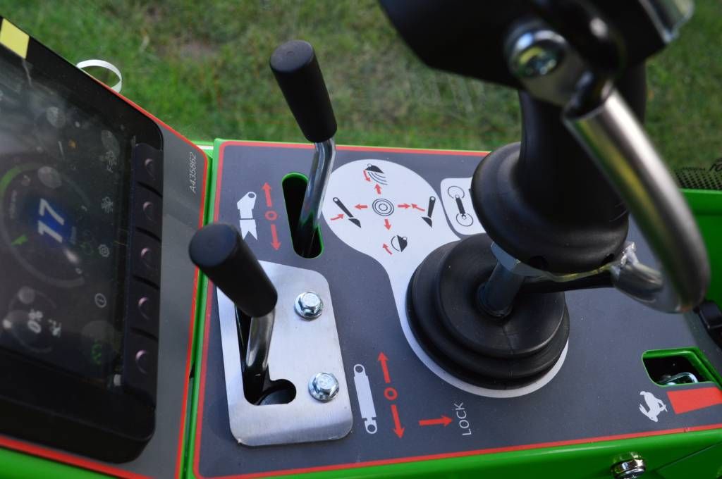 Avant 855i TDS Kniklader/Shovel