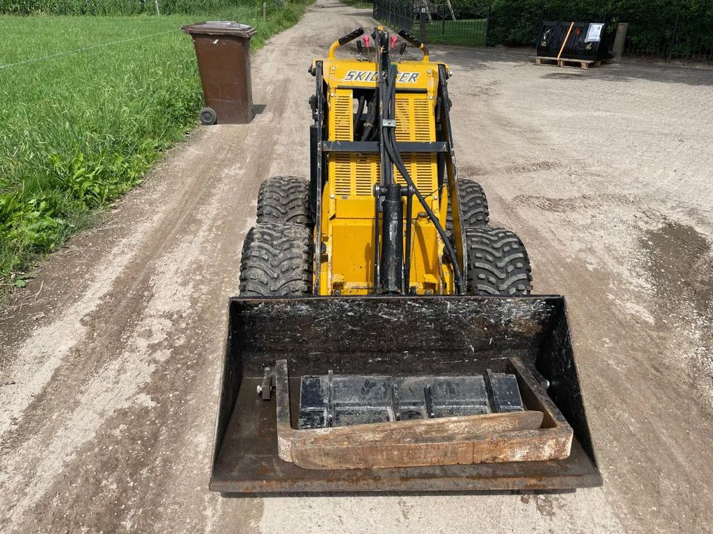 Skidster 100 Shovel Loader