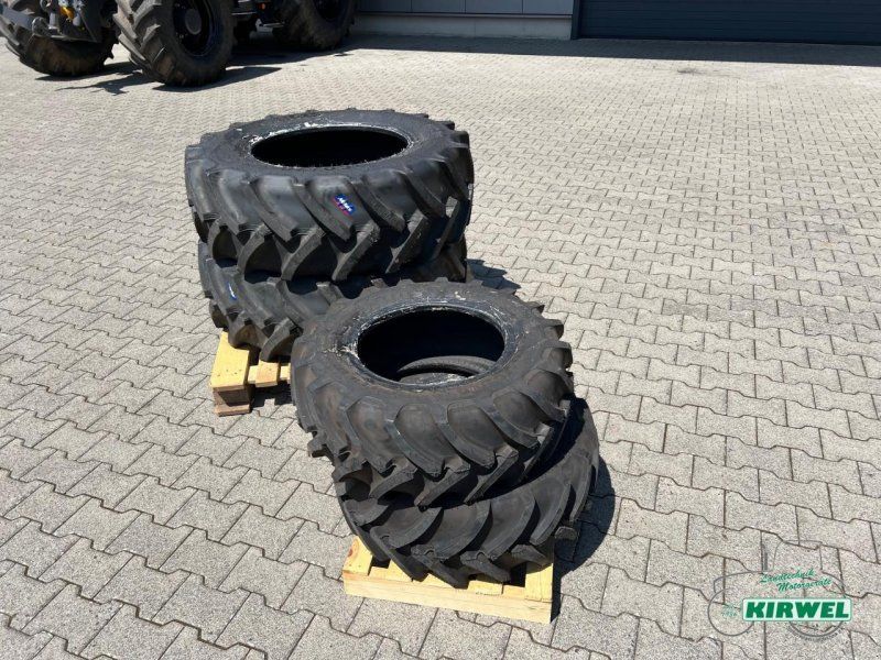 Mitas 360/70 R24 // 265/70 R16