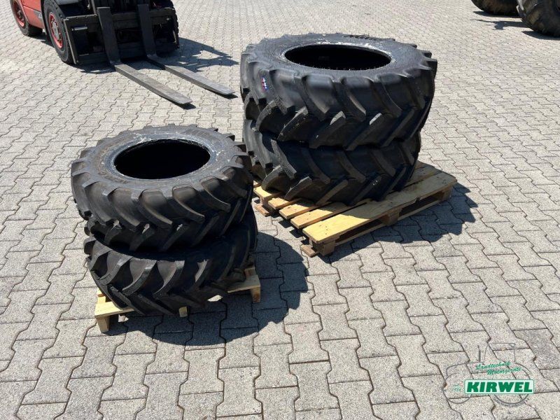 Mitas 360/70 R24 // 265/70 R16