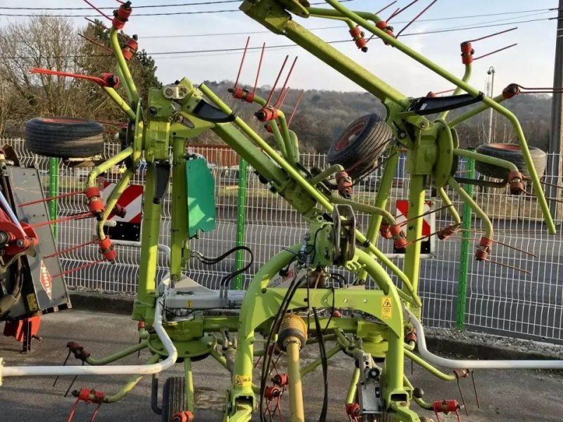 Claas faneuse volto 800