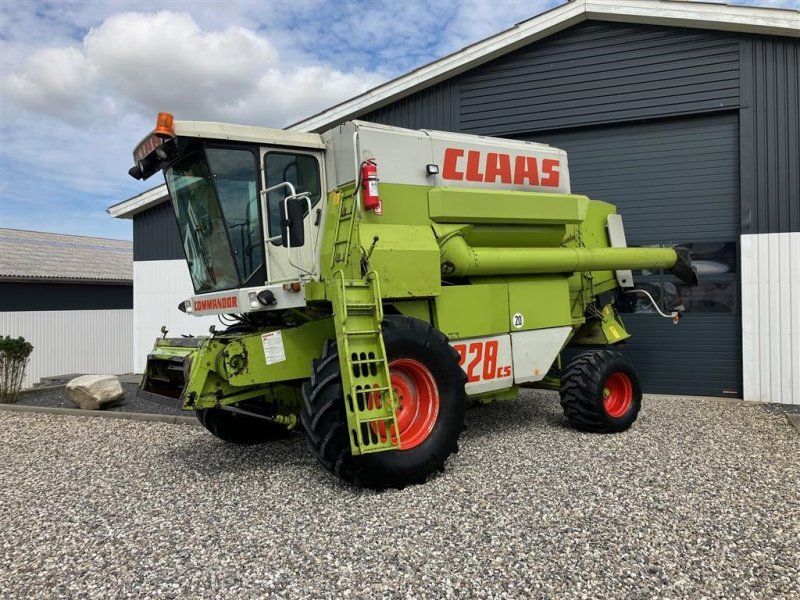 Claas COMMANDOR 228 CS