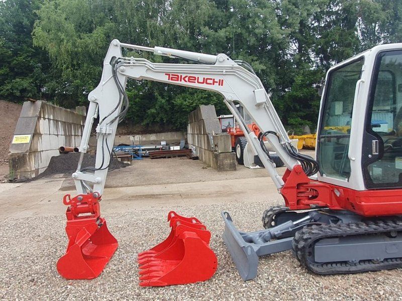 Takeuchi TB235