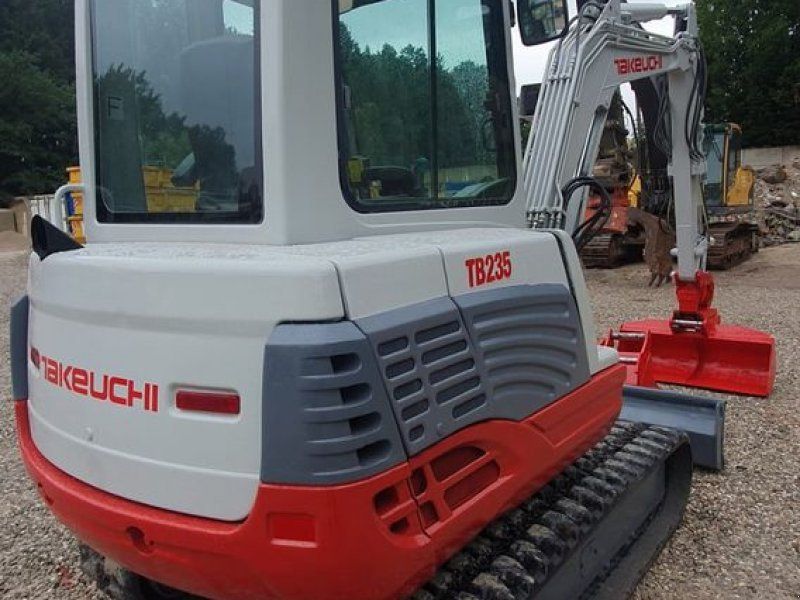 Takeuchi TB235