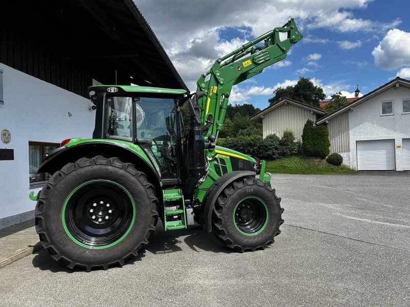 John Deere 6090M