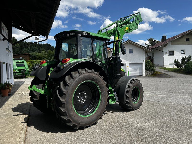 John Deere 6090M