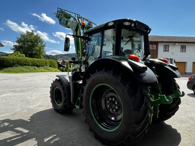 John Deere 6090M