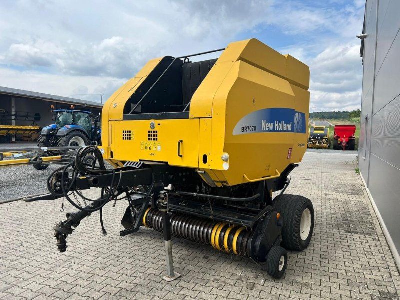 New Holland BR 7070