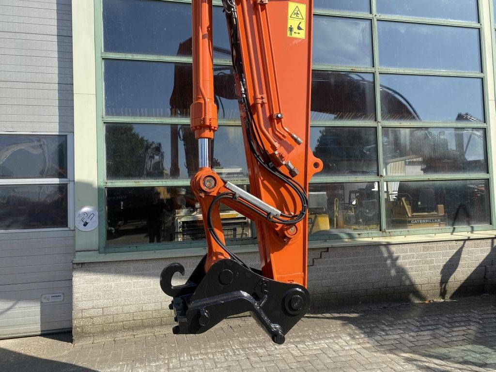 Hitachi ZAXIS ZX210LC-5B