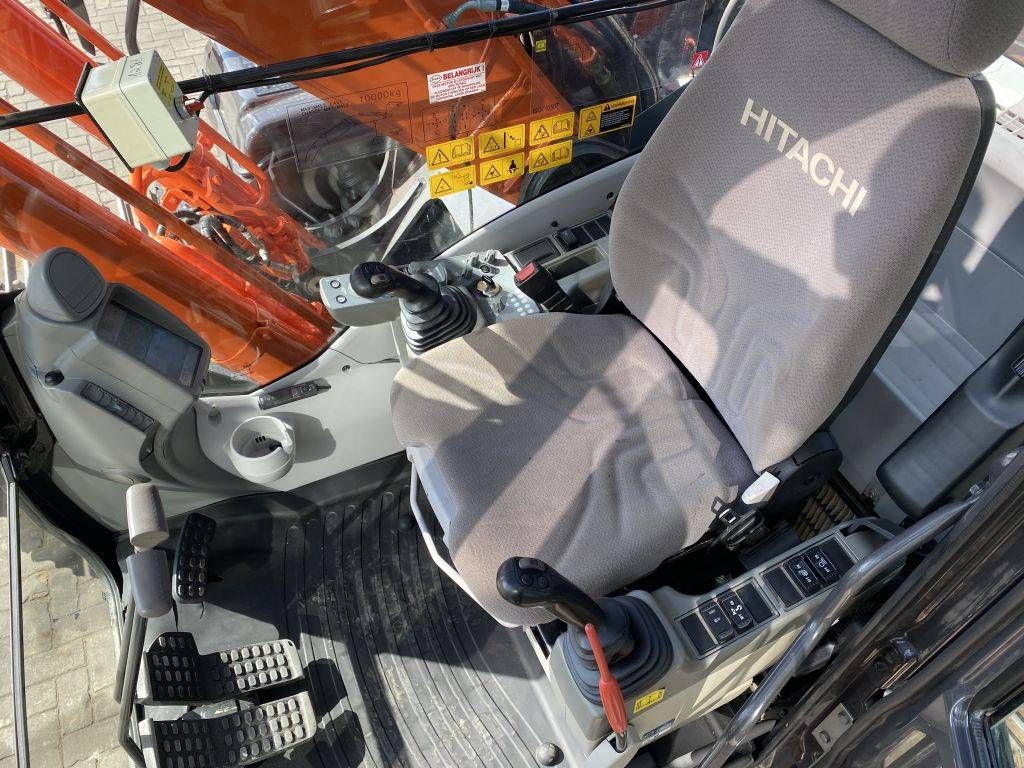 Hitachi ZAXIS ZX210LC-5B
