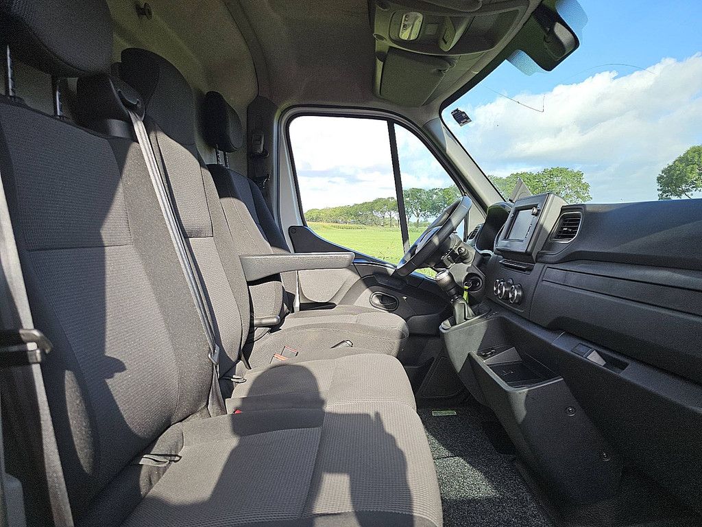 RENAULT MASTER 2.3 cdti 150 l3h2 red