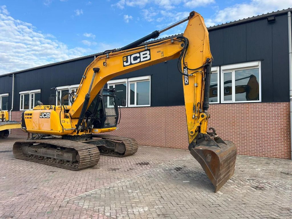 JCB JS220LC