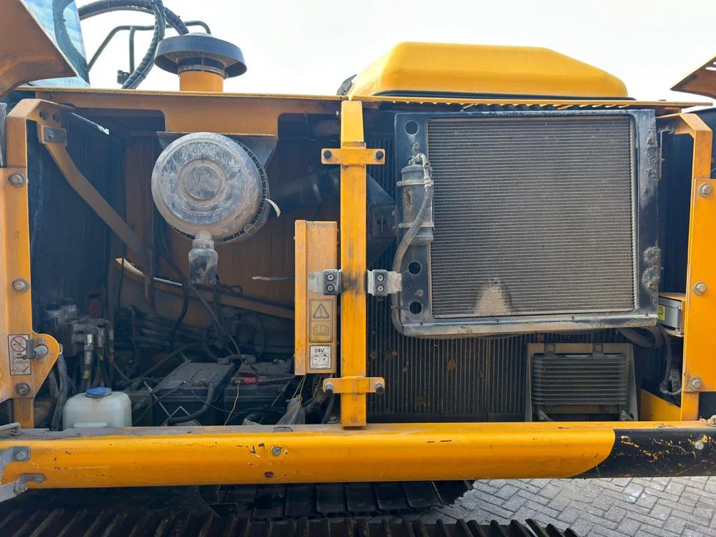 JCB JS220LC