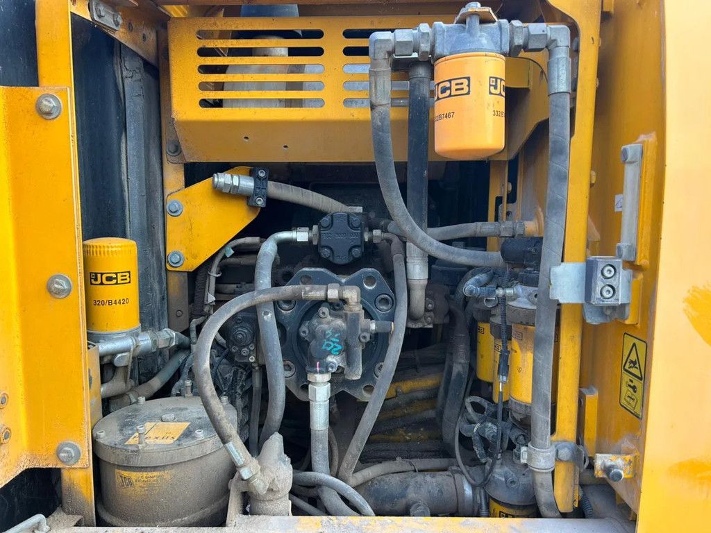 JCB JS220LC