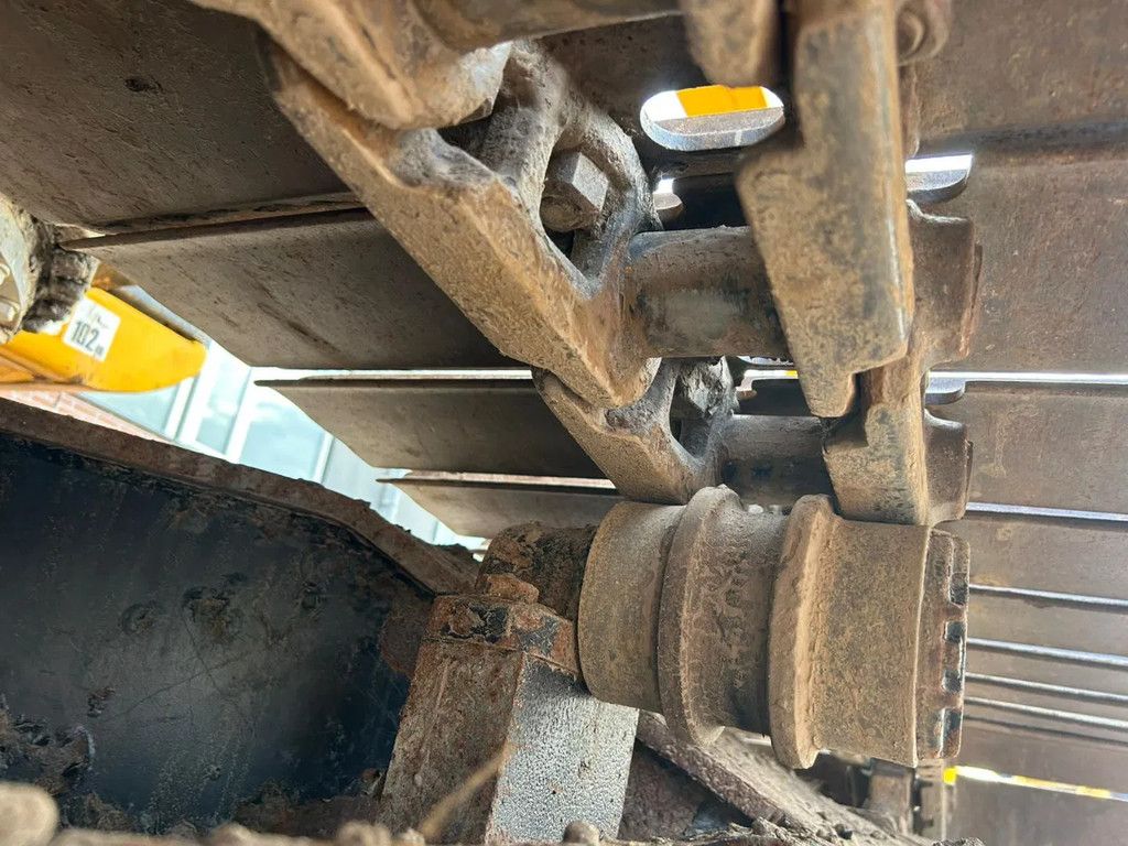 JCB JS220LC