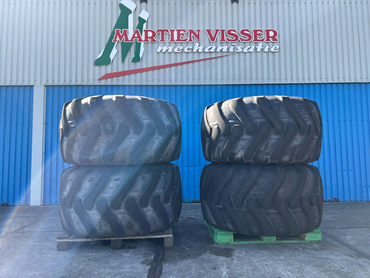 Alliance 750/55R26.5 Forestar op 12 gaats JCB velgen