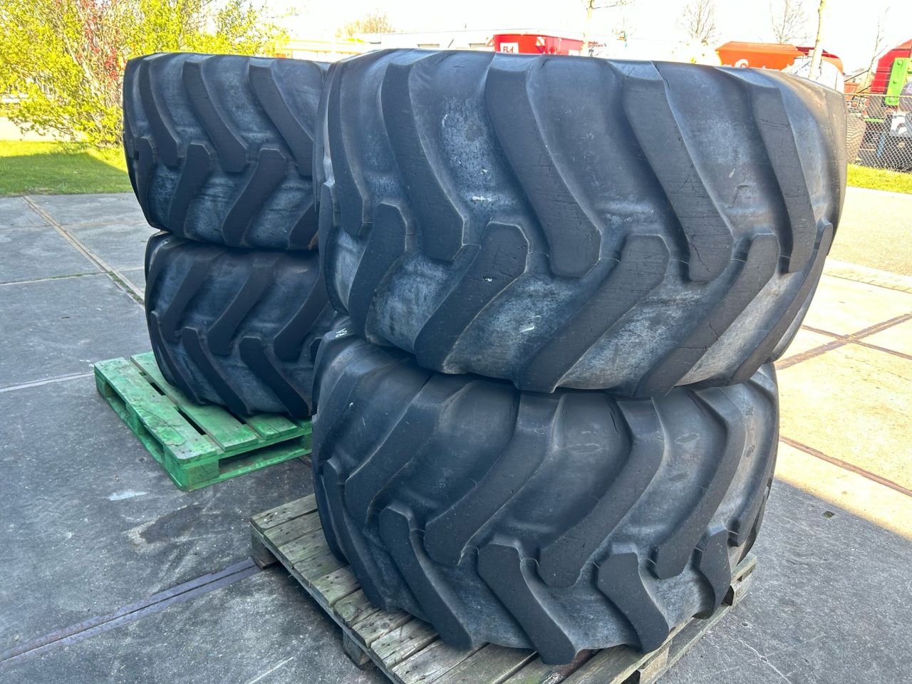Alliance 750/55R26.5 Forestar op 12 gaats JCB velgen