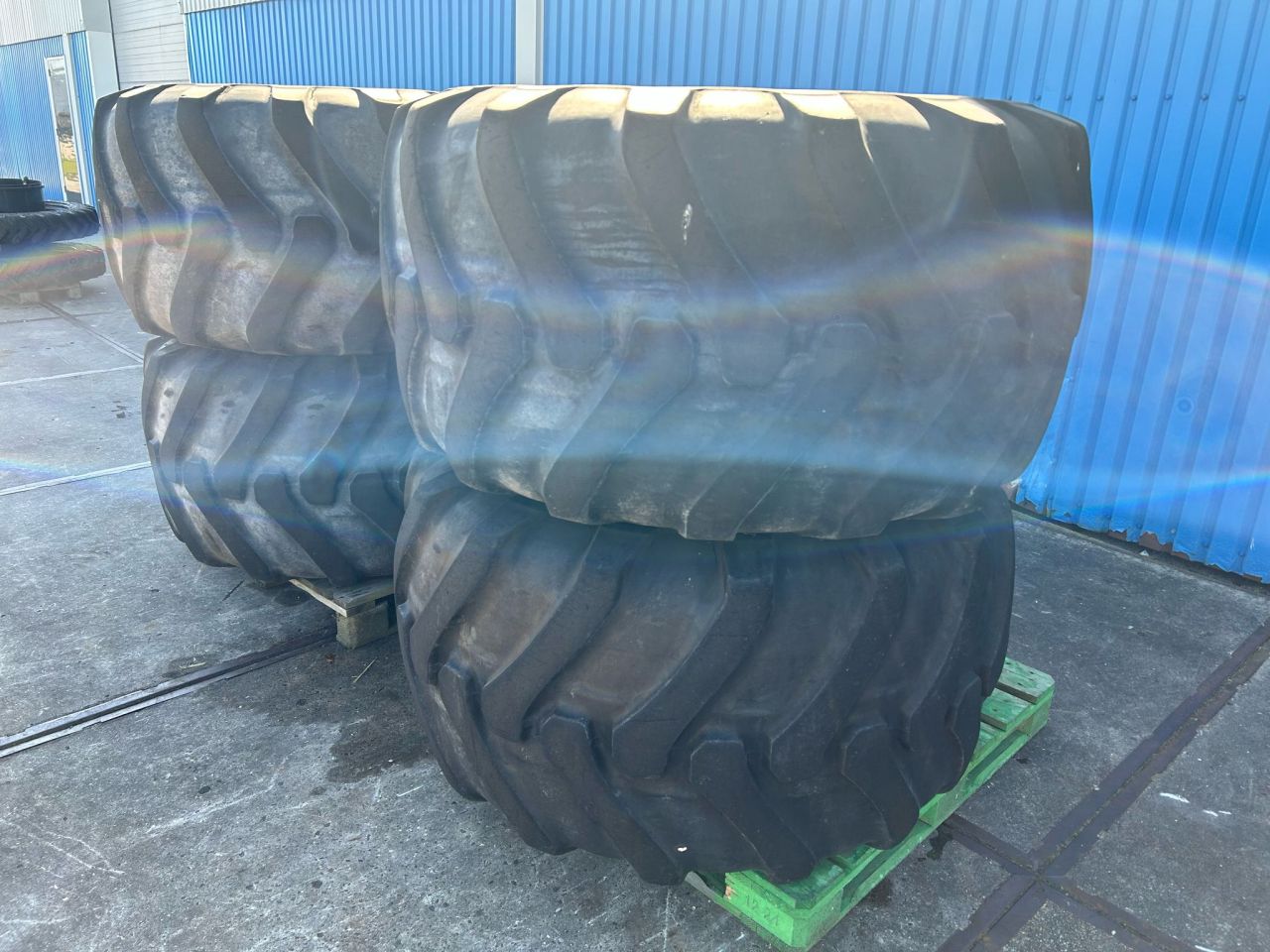Alliance 750/55R26.5 Forestar op 12 gaats JCB velgen