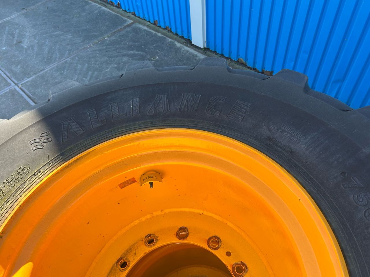Alliance 750/55R26.5 Forestar op 12 gaats JCB velgen