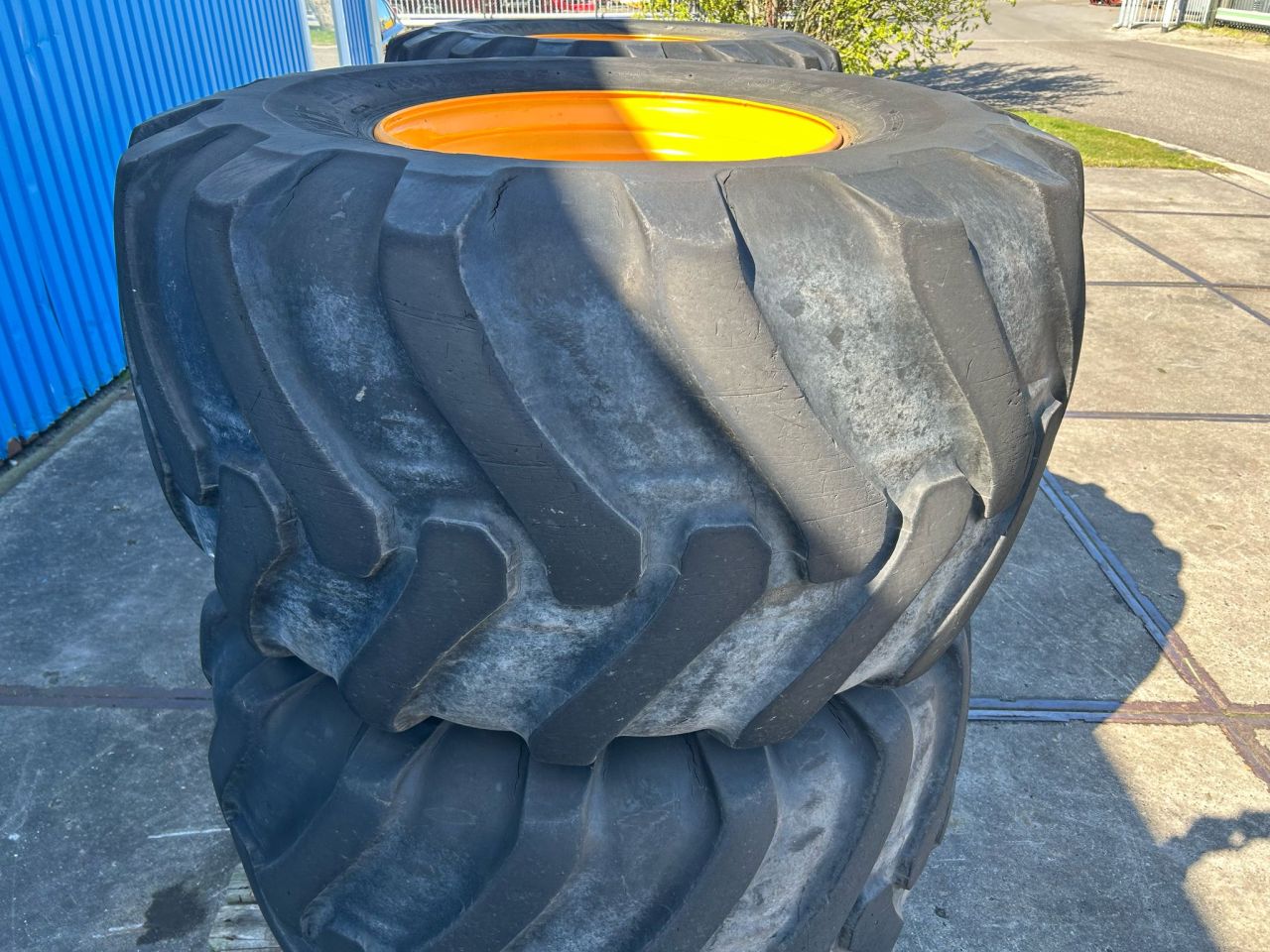 Alliance 750/55R26.5 Forestar op 12 gaats JCB velgen