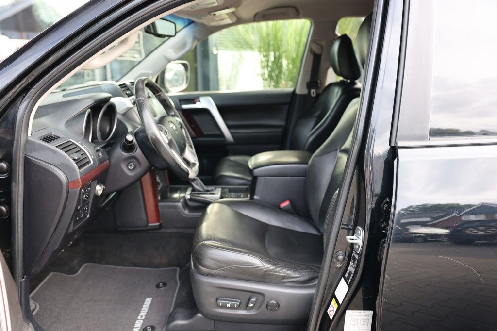 Toyota Landcruiser 150 3.0 D-4D 5DRS LEGEND A/T VAN MAG 7000 KG TREKKEN