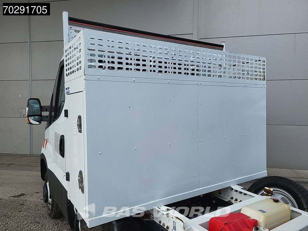 Iveco Daily 35C16 Open Laadbak met Kraan Dubbellucht 3,5t Trekhaak Airco Cruise Camera Euro6 Pritsche Pickup Open Box Crane Kran Kranwagen 2m3 A/C Towbar Cruise control