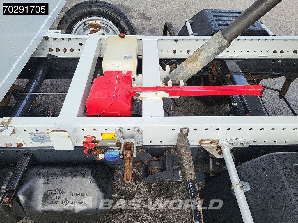 Iveco Daily 35C16 Open Laadbak met Kraan Dubbellucht 3,5t Trekhaak Airco Cruise Camera Euro6 Pritsche Pickup Open Box Crane Kran Kranwagen 2m3 A/C Towbar Cruise control