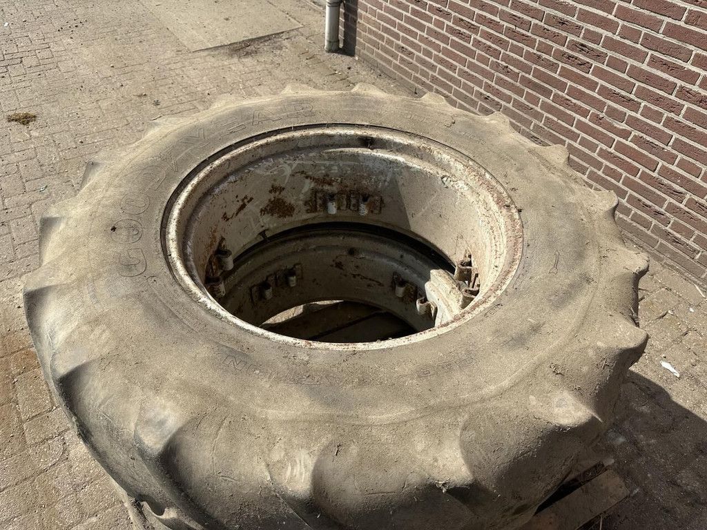 Goodyear banden 14.9 R28 - Gebruikt