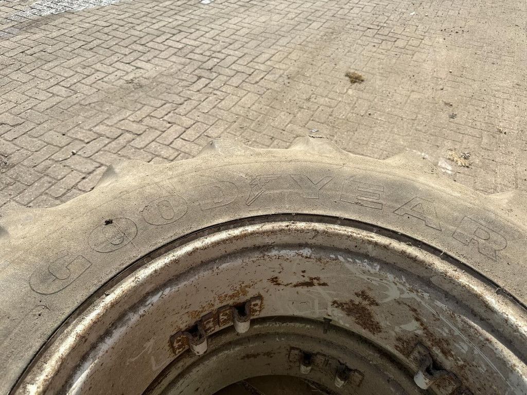 Goodyear banden 14.9 R28 - Gebruikt