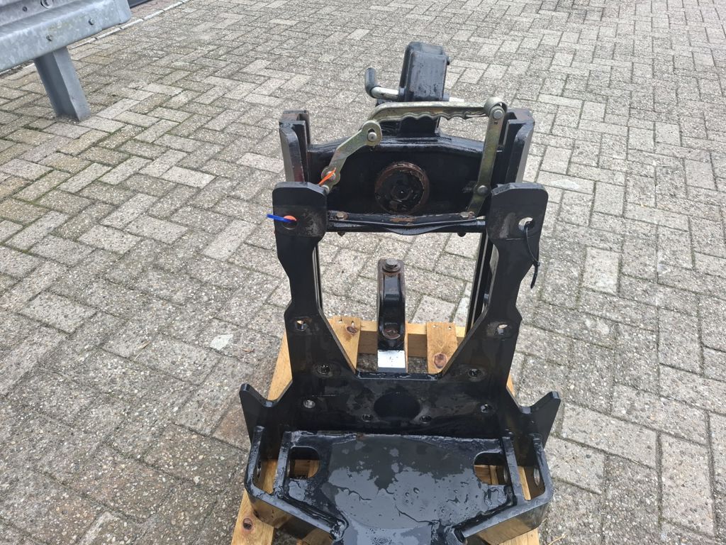 Massey Ferguson 5400-SERIE TREKHAAKFRAME