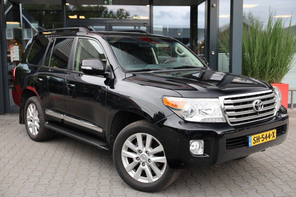 Toyota Landcruiser V8 4.5 D EXECUTIVE A/T 5 SITZ MARGE