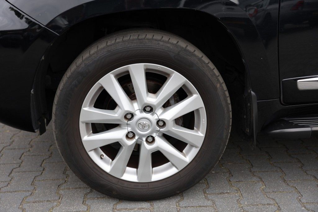 Toyota Landcruiser V8 4.5 D EXECUTIVE A/T 5 SITZ MARGE