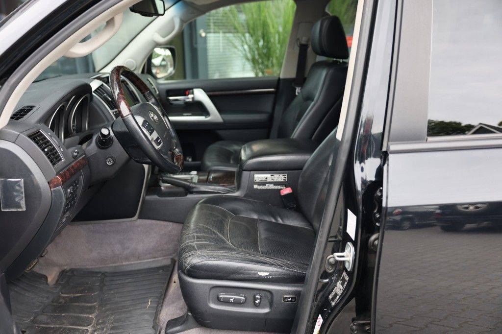 Toyota Landcruiser V8 4.5 D EXECUTIVE A/T 5 SITZ MARGE