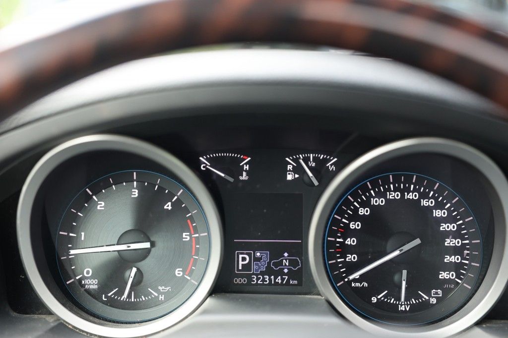Toyota Landcruiser V8 4.5 D EXECUTIVE A/T 5 SITZ MARGE