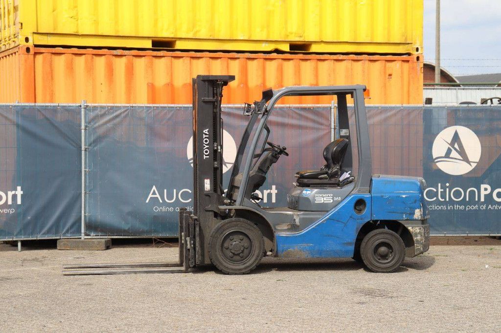 Gabelstapler Toyota 02-8FDF30 Diesel 3000kg 2012