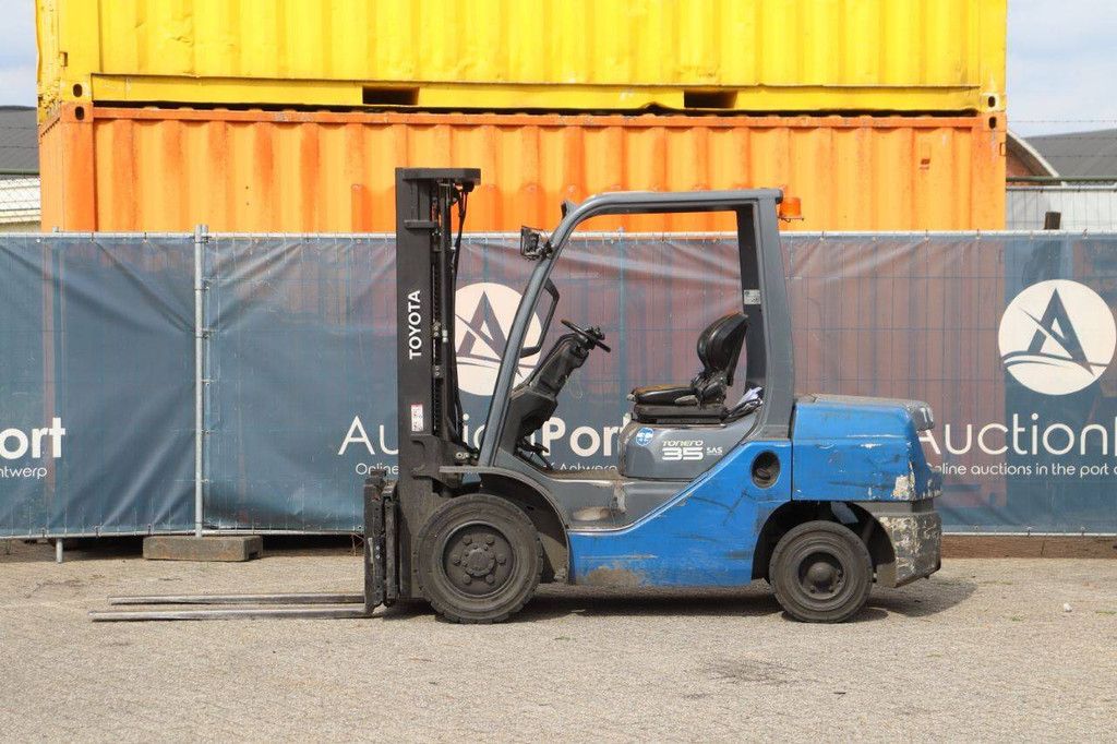 Gabelstapler Toyota 02-8FDF30 Diesel 3000kg 2012