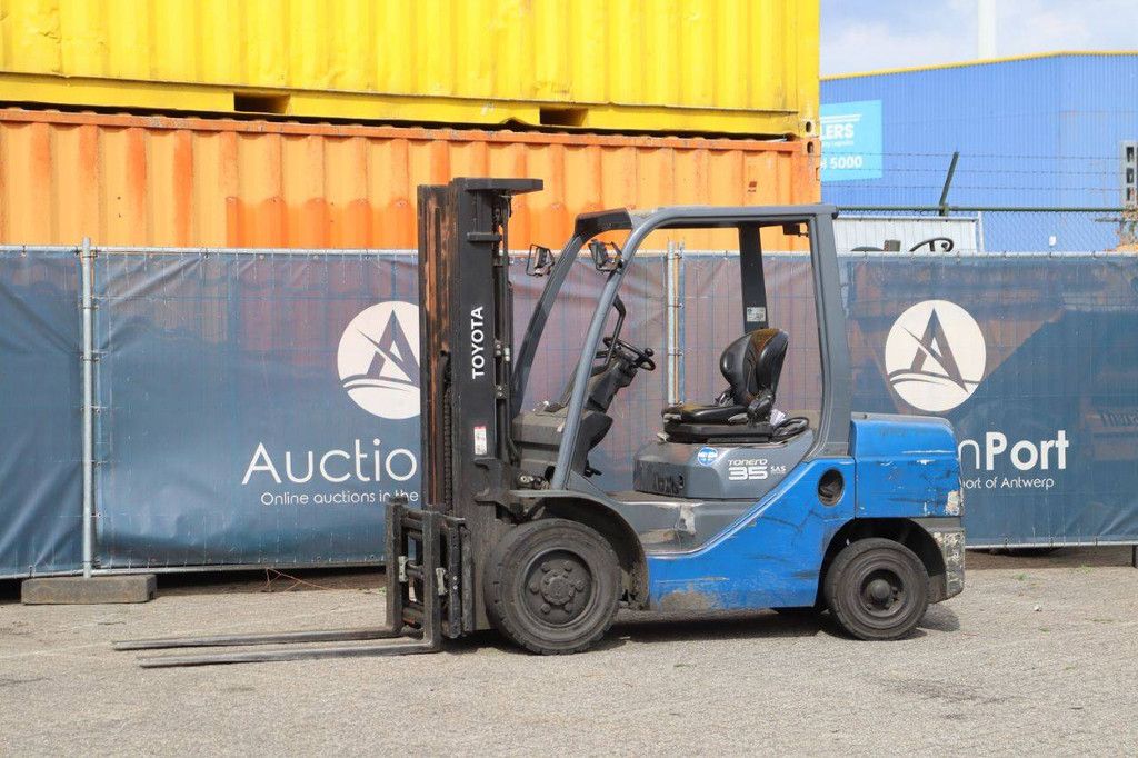 Gabelstapler Toyota 02-8FDF30 Diesel 3000kg 2012