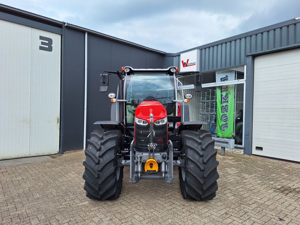 Massey Ferguson 5M.145 DYNA-4 ESSENTIAL