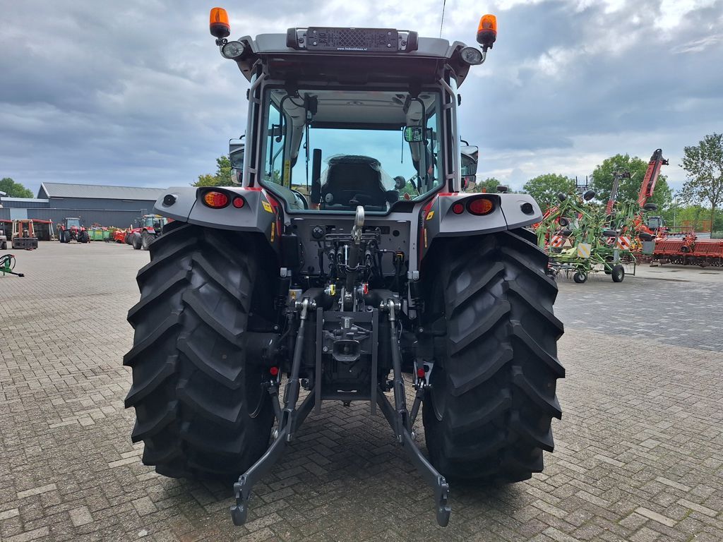 Massey Ferguson 5M.145 DYNA-4 ESSENTIAL