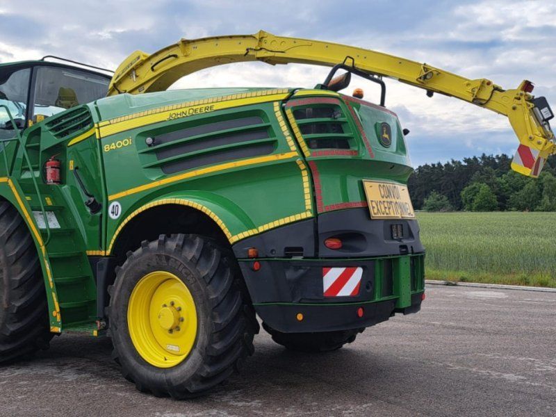 John Deere 8400