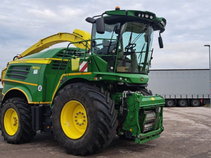 John Deere 8400