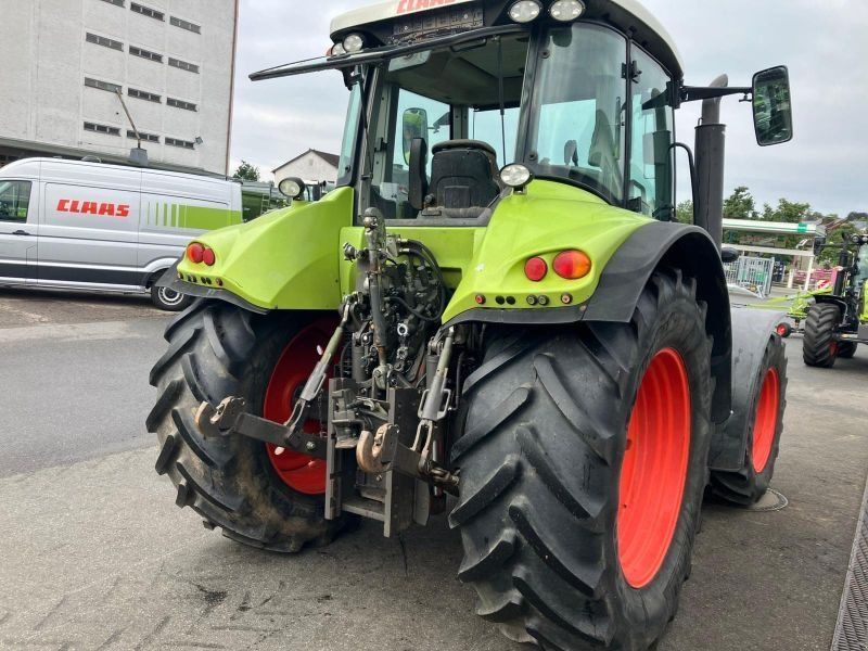 Claas ARION 520 CIS
