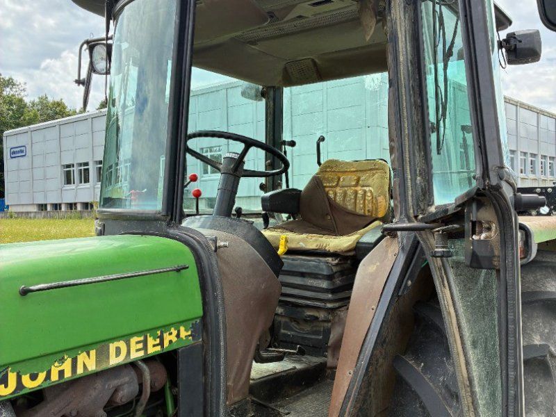 John Deere 2850