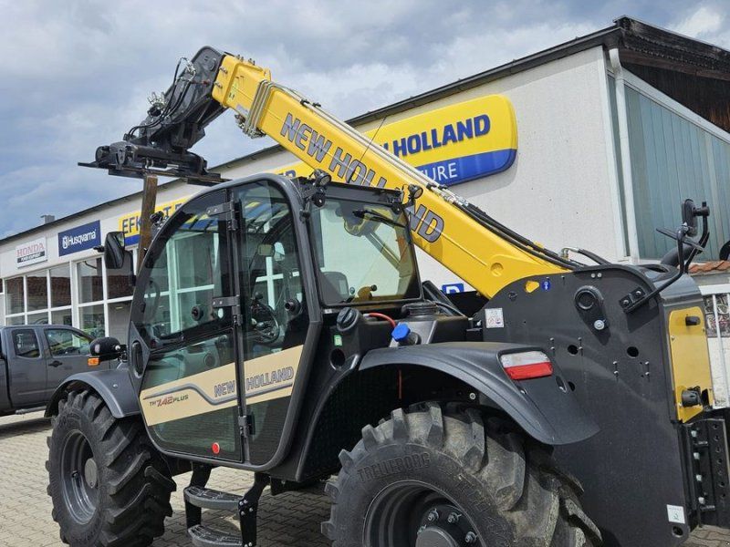 New Holland TH 7.42 Plus