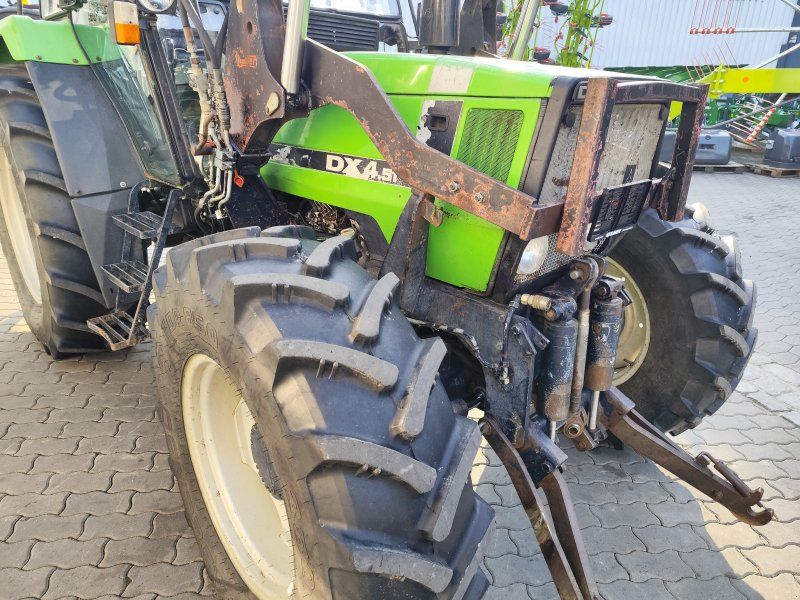 Deutz-Fahr DX 4.51 mit Frontlader
