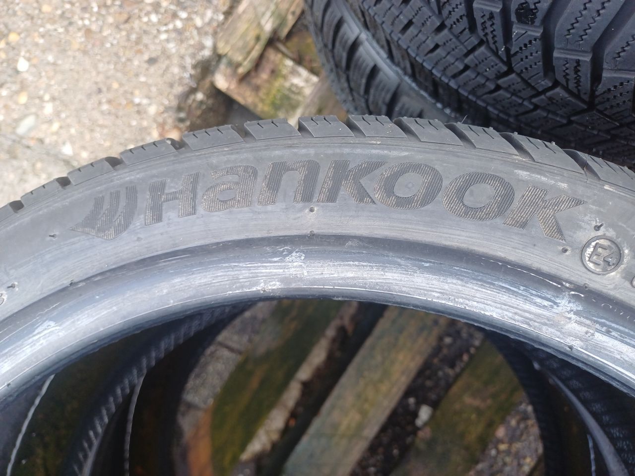 Winterbanden 215/40R17 87V 12XR FX